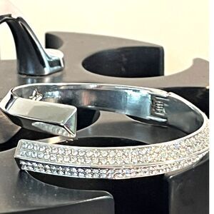 Elegant Silver-toned Rhinestone Embelished. Bracelet.